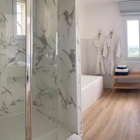 Cacharelle Vue Piscine Bed & Breakfast *