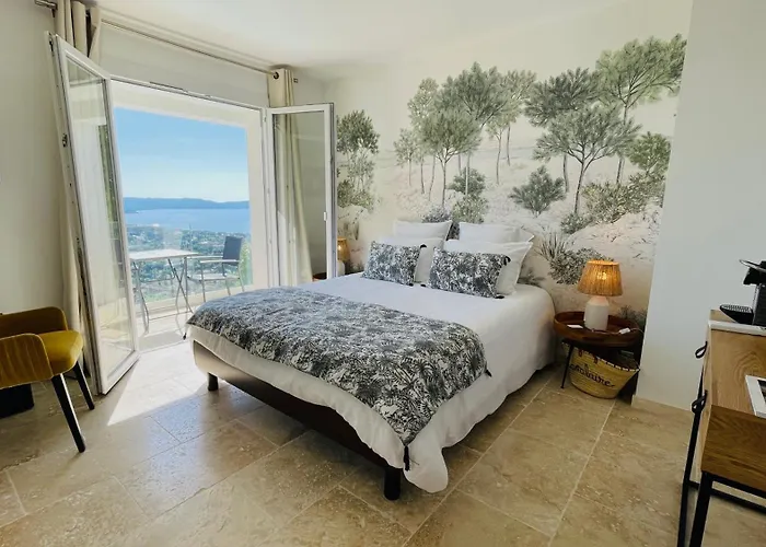 Villa CACHARELLE - Bed&Breakfast - Suite exclusive 60m2 Splendide vue Mer - Piscine privée Bed & Breakfast