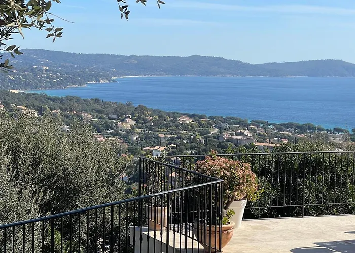 Villa CACHARELLE - Bed&Breakfast - Suite exclusive 60m2 Splendide vue Mer - Piscine privée 4*
