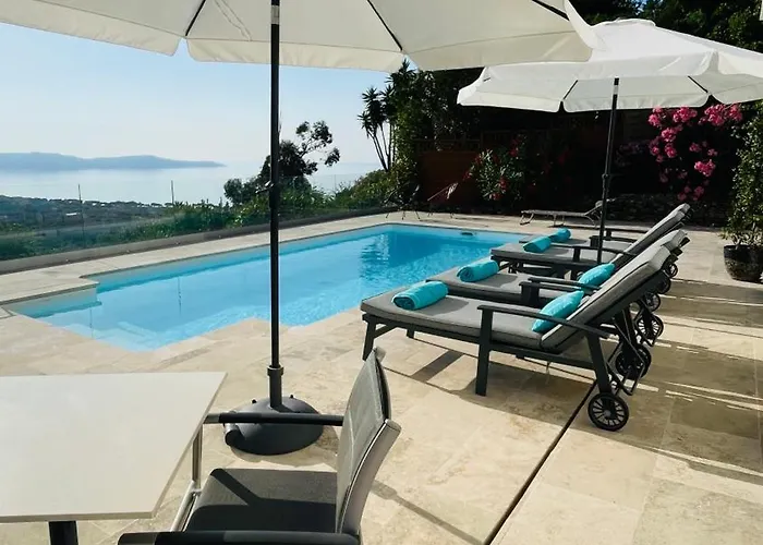 Villa CACHARELLE - Bed&Breakfast - Suite exclusive 60m2 Splendide vue Mer - Piscine privée Cavalaire-sur-Mer